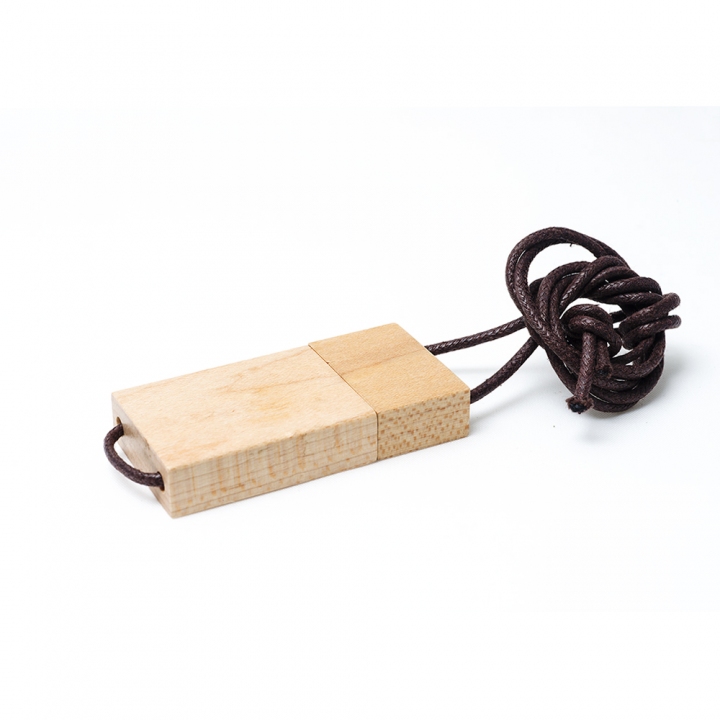 Houten USB-stick met touwtje